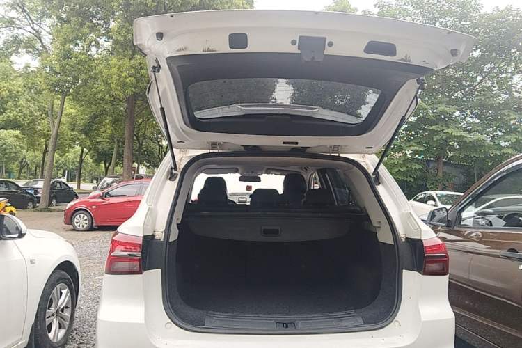 Used Roewe RX5 2018 20T Two-Wheel Drive Automatic Flagship Edition Trunk