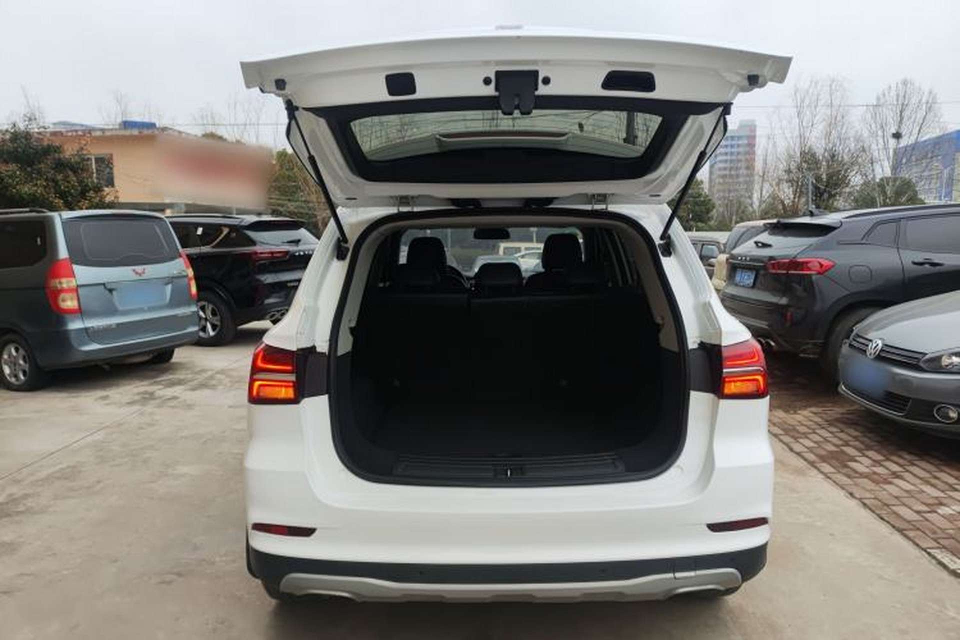 Used Roewe RX5 2018 20T Two-Wheel Drive Manual Internet Smart Edition Trunk