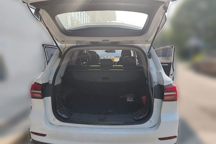 Used Roewe RX5 2018 20T Two-Wheel Drive Manual Internet Smart Edition Trunk