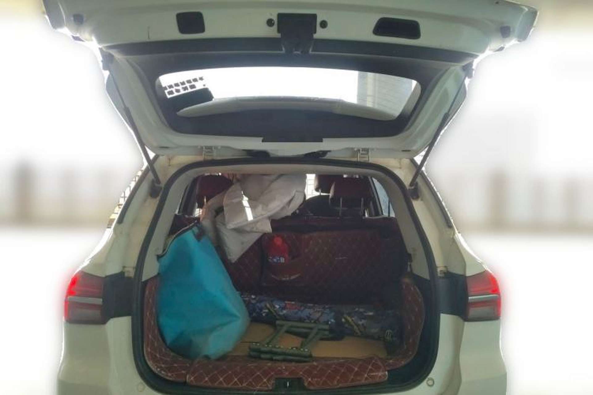 Used Roewe RX5 2018 20T Two-Wheel Drive Automatic Internet Smart Edition Trunk