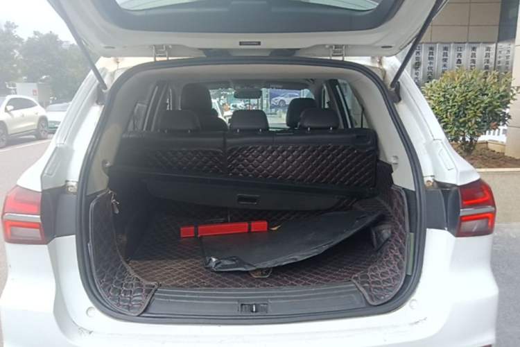 Used Roewe RX5 2018 20T Two-Wheel Drive Automatic Flagship Edition Trunk