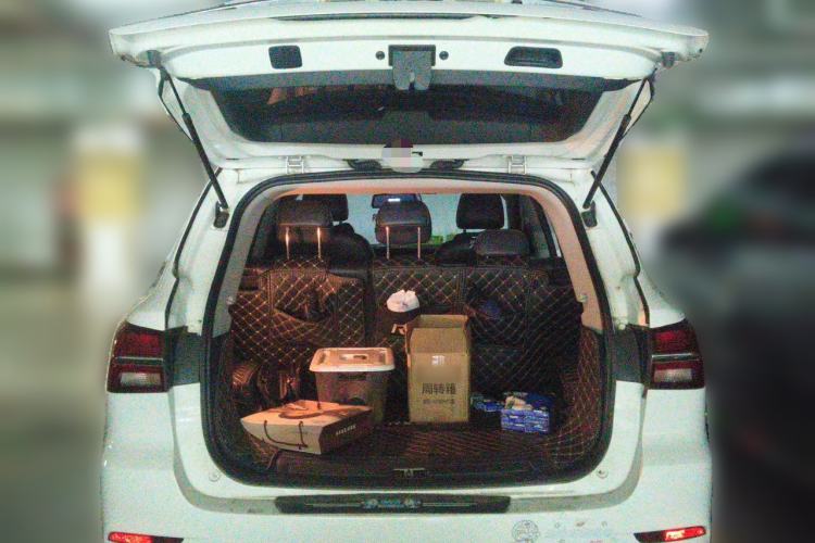 Used Roewe RX5 2018 20T Two-Wheel Drive Automatic Flagship Edition Trunk