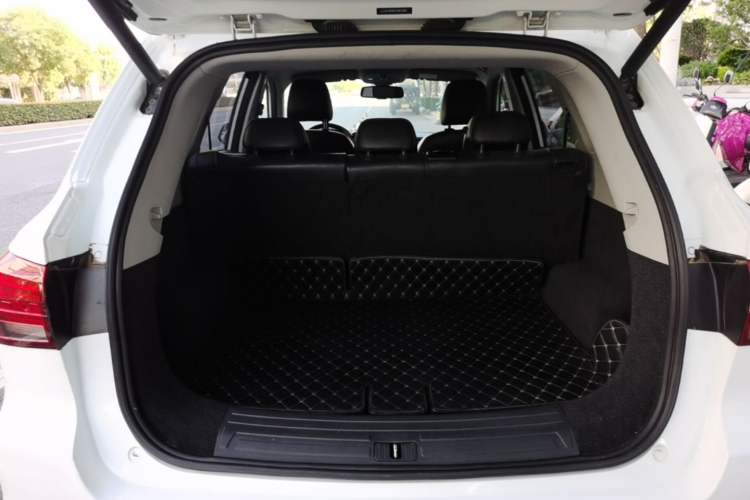 Used Roewe RX5 2018 30T Two-Wheel Drive Automatic Internet Platinum Edition Trunk