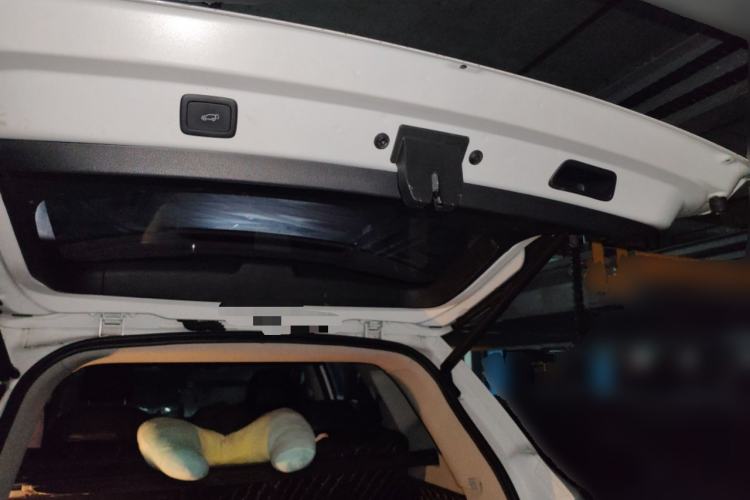 Used Roewe RX5 2018 20T Two-Wheel Drive Automatic Internet Smart Edition Trunk