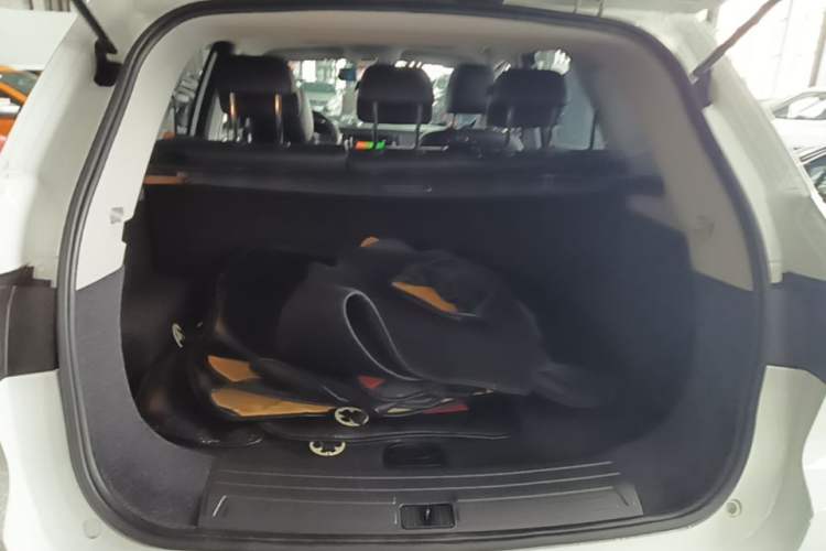 Used Roewe RX5 2018 20T Two-Wheel Drive Automatic Flagship Edition Trunk