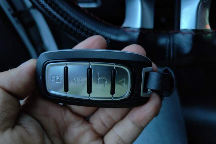 Used Roewe RX5 2018 20T Two-Wheel Drive Automatic Internet Smart Luxury Edition Vehicle Key
