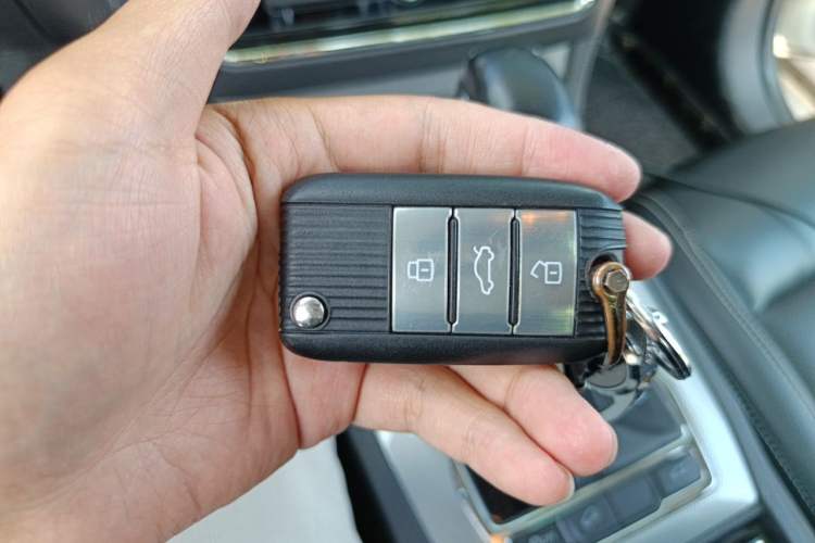 Used Roewe RX5 2018 30T Two-Wheel Drive Automatic Internet Platinum Edition Vehicle Key