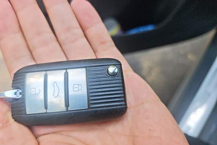 Used Roewe RX5 2018 20T Two-Wheel Drive Automatic Internet Smart Luxury Edition Vehicle Key