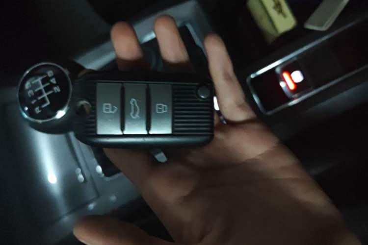 Used Roewe RX5 2018 20T Two-Wheel Drive Manual Internet Smart Edition Vehicle Key