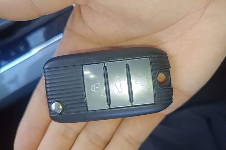 Used Roewe RX5 2018 20T Two-Wheel Drive Automatic Internet Smart Luxury Edition Vehicle Key