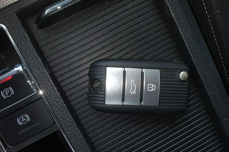 Used Roewe RX5 2018 20T Two-Wheel Drive Automatic Internet Smart Edition Vehicle Key