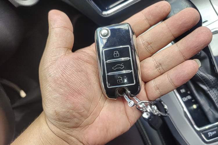 Used Roewe RX5 2018 20T Two-Wheel Drive Automatic Flagship Edition Vehicle Key