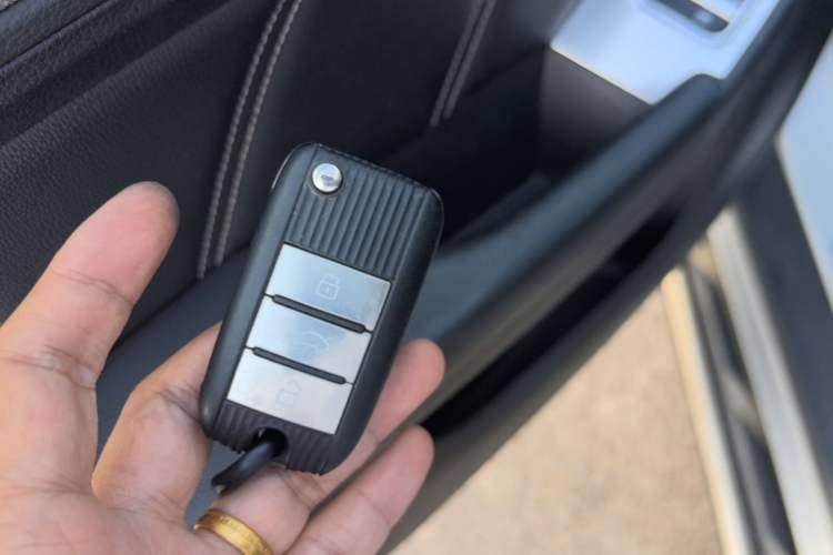 Used Roewe RX5 2018 20T Two-Wheel Drive Manual Internet Smart Edition Vehicle Key