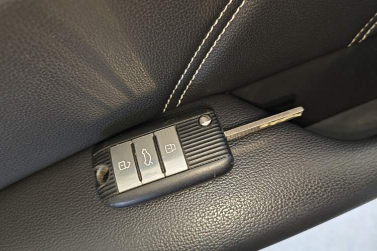 Used Roewe RX5 2018 30T Two-Wheel Drive Automatic Internet Platinum Edition Vehicle Key