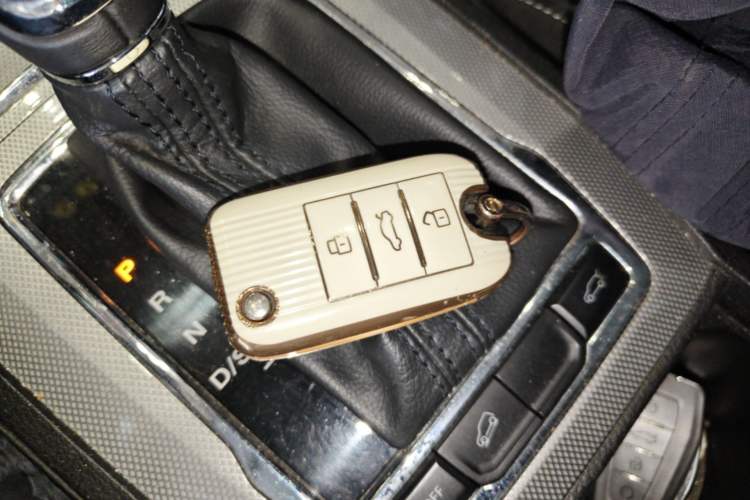Used Roewe RX5 2018 20T Two-Wheel Drive Automatic Internet Smart Edition Vehicle Key