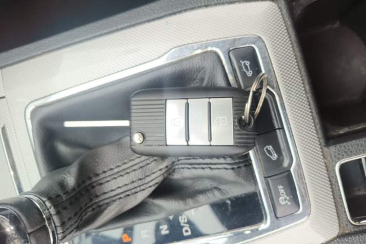 Used Roewe RX5 2018 20T Two-Wheel Drive Automatic Internet Smart Edition Vehicle Key