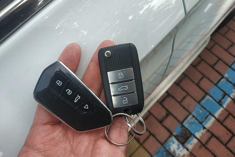 Used Roewe RX5 2018 20T Two-Wheel Drive Automatic Internet Smart Edition Vehicle Key