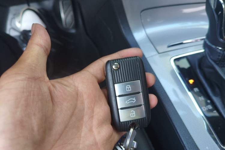 Used Roewe RX5 2018 20T Two-Wheel Drive Automatic Internet Smart Edition Vehicle Key