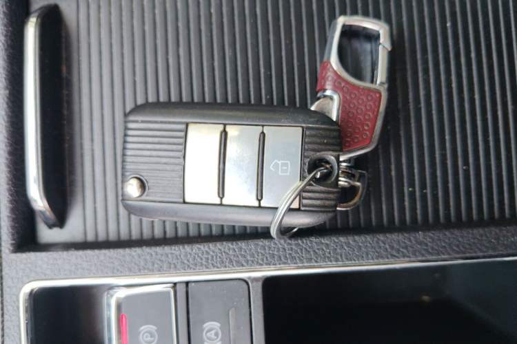 Used Roewe RX5 2018 20T Two-Wheel Drive Automatic Internet Smart Edition Vehicle Key