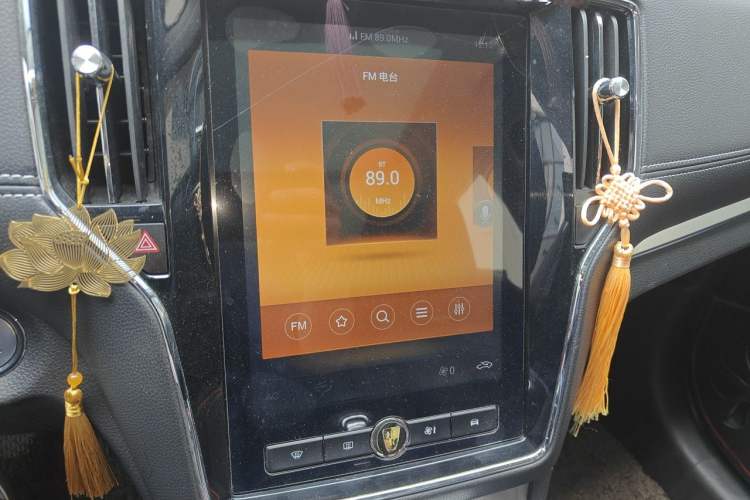 Used Roewe RX5 2019 20T Two-Wheel Drive Automatic 4G Connected Platinum Edition Audio And AC Panel