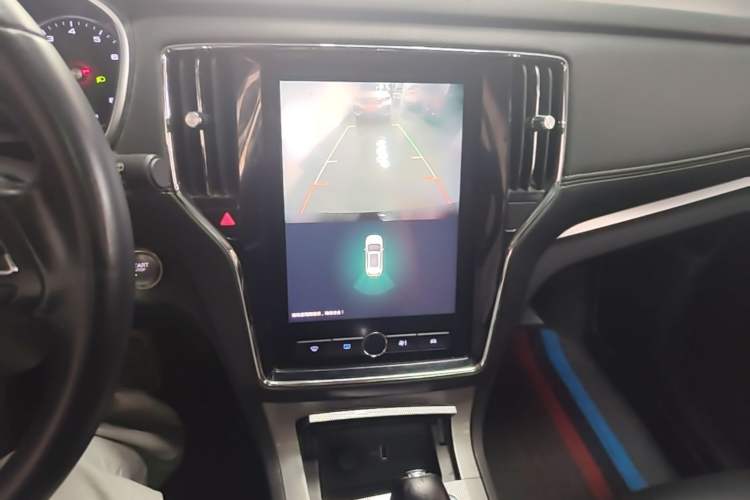 Used Roewe RX5 2019 20T Two-Wheel Drive Automatic 4G Connected Platinum Edition Audio And AC Panel