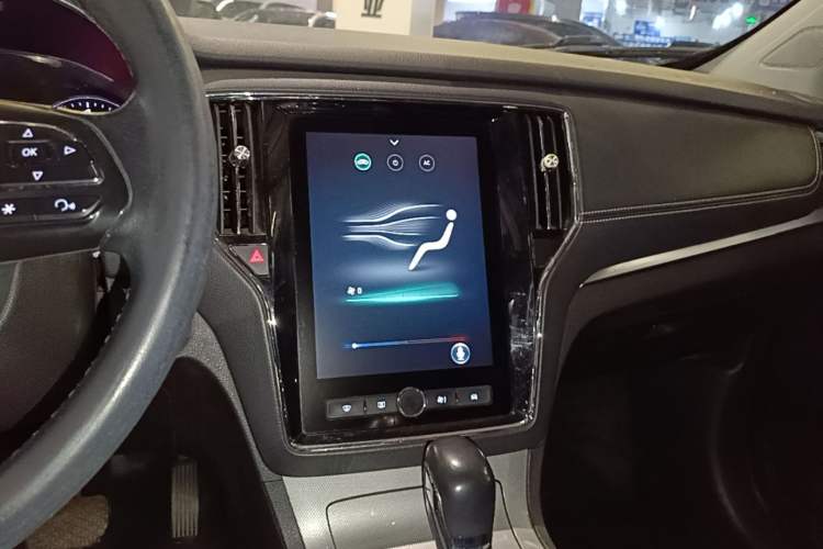 Used Roewe RX5 2019 20T Two-Wheel Drive Automatic 4G Connected Platinum Edition Audio And AC Panel