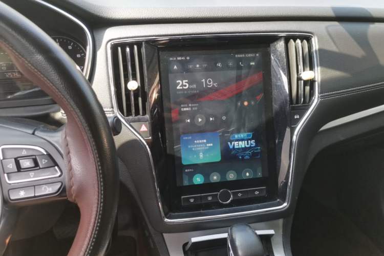 Used Roewe RX5 2019 20T Two-Wheel Drive Automatic Ali Smart Connectivity Platinum Edition Audio And AC Panel