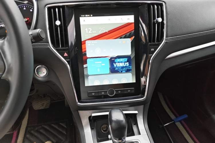 Used Roewe RX5 2019 20T Two-Wheel Drive Automatic Ali Smart Connectivity Platinum Edition Audio And AC Panel