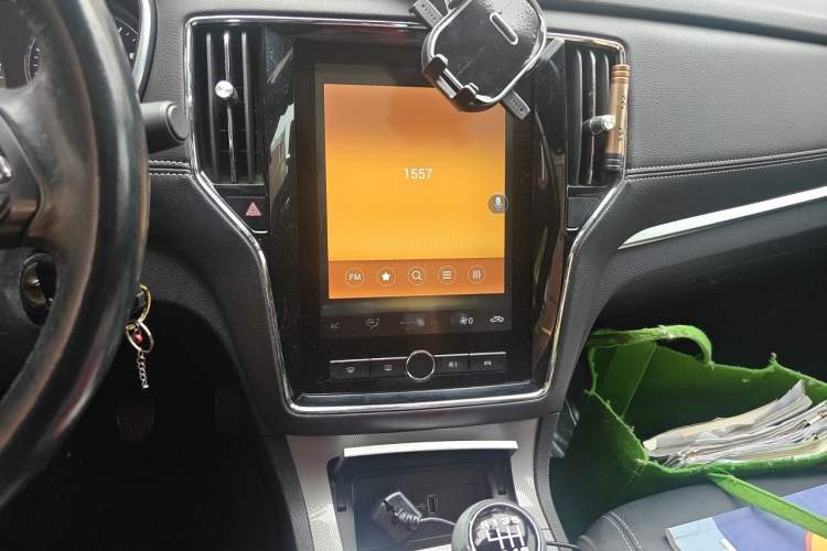 Used Roewe RX5 2019 20T Two-Wheel Drive Manual 4G Connect Platinum Edition Audio And AC Panel
