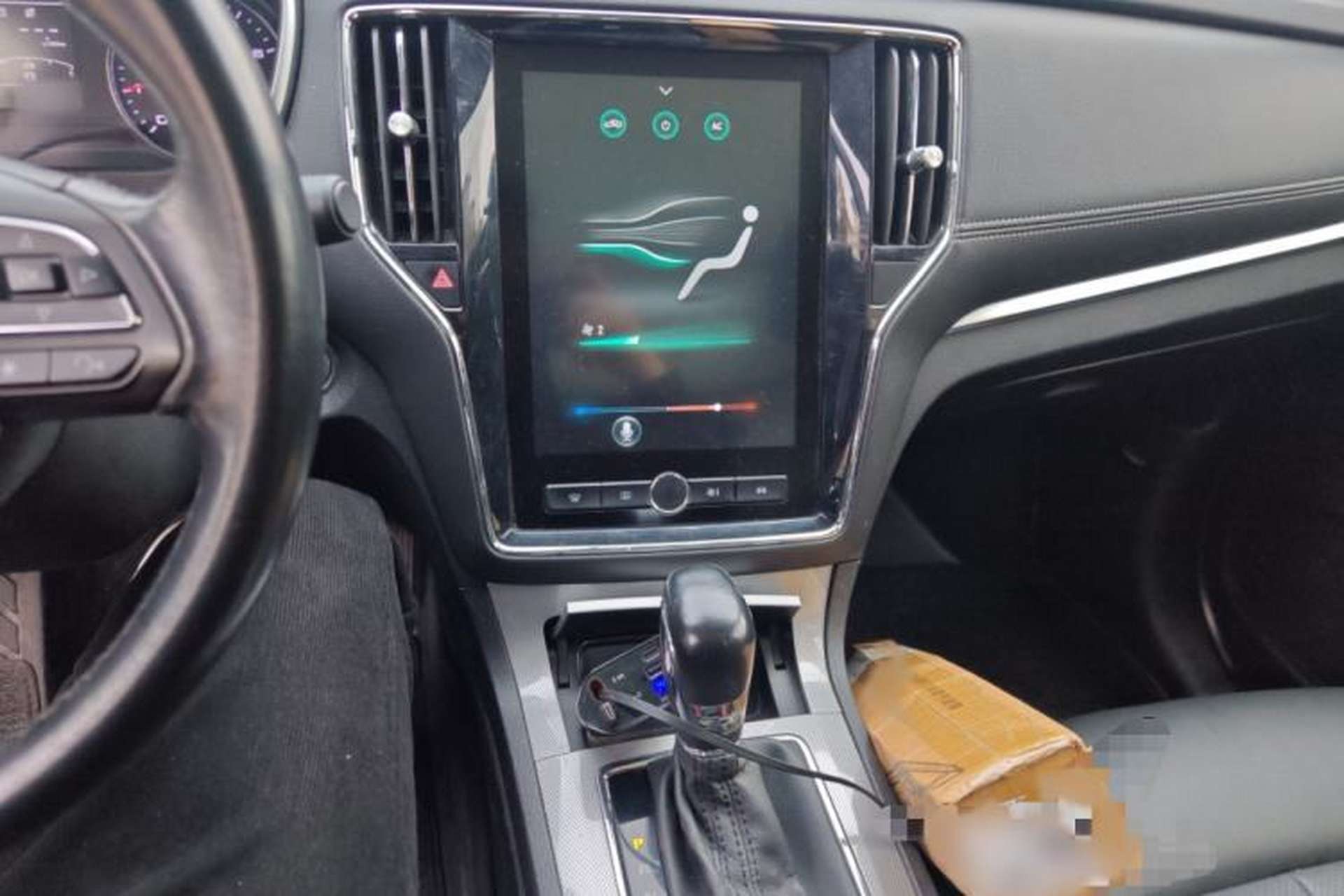 Used Roewe RX5 2019 20T Two-Wheel Drive Automatic 4G Connected Platinum Edition Audio And AC Panel