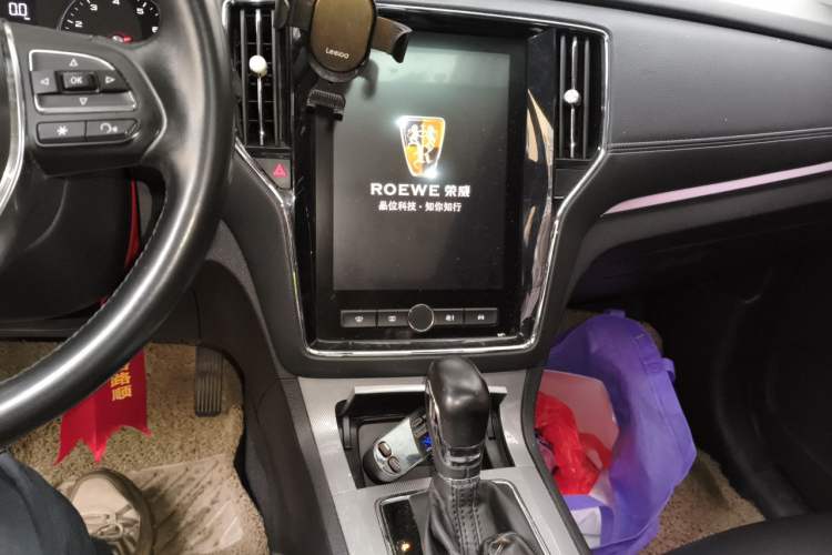 Used Roewe RX5 2019 20T Two-Wheel Drive Automatic 4G Connected Platinum Edition Audio And AC Panel