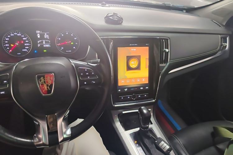 Used Roewe RX5 2019 20T Two-Wheel Drive Automatic 4G Connected Platinum Edition Center Console
