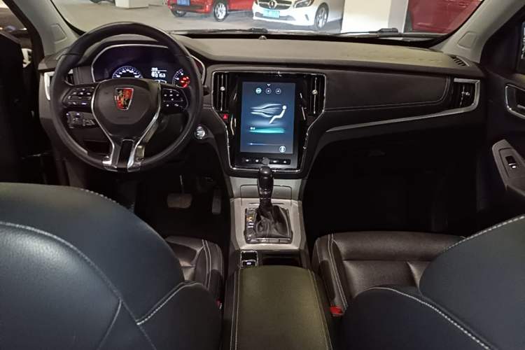 Used Roewe RX5 2019 20T Two-Wheel Drive Automatic 4G Connected Platinum Edition Center Console