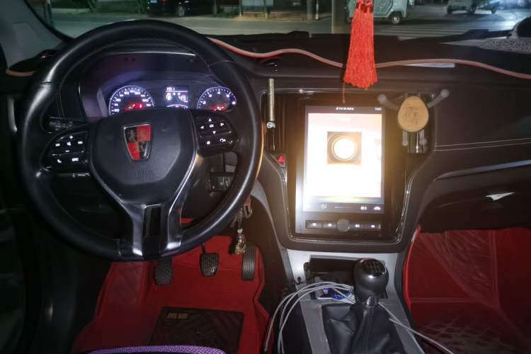 Used Roewe RX5 2019 20T Two-Wheel Drive Manual 4G Connect Platinum Edition Center Console
