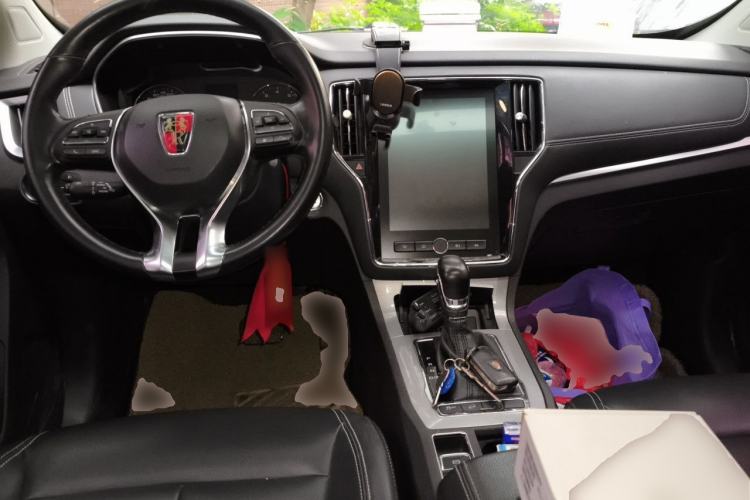 Used Roewe RX5 2019 20T Two-Wheel Drive Automatic 4G Connected Platinum Edition Center Console