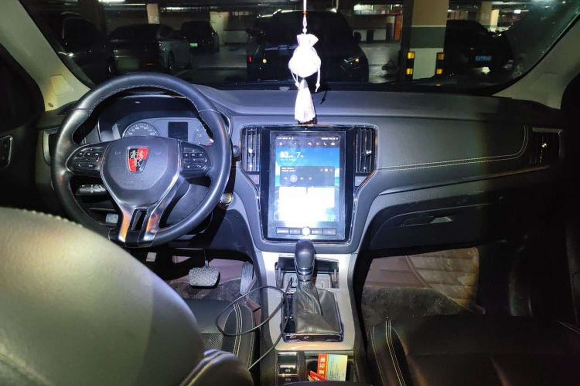 Used Roewe RX5 2019 20T Two-Wheel Drive Automatic 4G Connected Platinum Edition Center Console