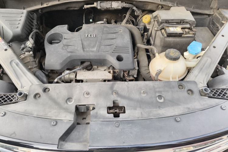 Used Roewe RX5 2019 20T Two-Wheel Drive Automatic 4G Connected Platinum Edition Engine Bay