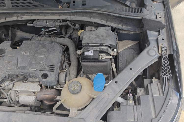 Used Roewe RX5 2019 20T Two-Wheel Drive Automatic 4G Connected Platinum Edition Engine Bay Left