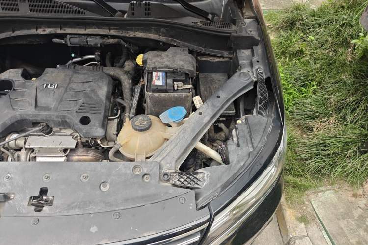 Used Roewe RX5 2019 20T Two-Wheel Drive Manual 4G Connect Platinum Edition Engine Bay Left