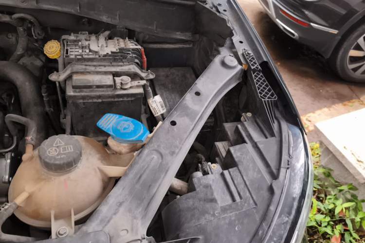 Used Roewe RX5 2019 20T Two-Wheel Drive Automatic 4G Connected Platinum Edition Engine Bay Left