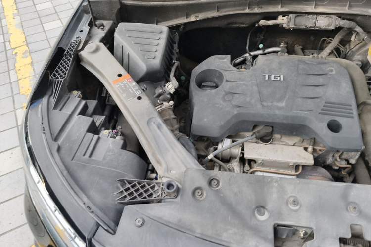 Used Roewe RX5 2019 20T Two-Wheel Drive Automatic 4G Connected Platinum Edition Engine Bay Right