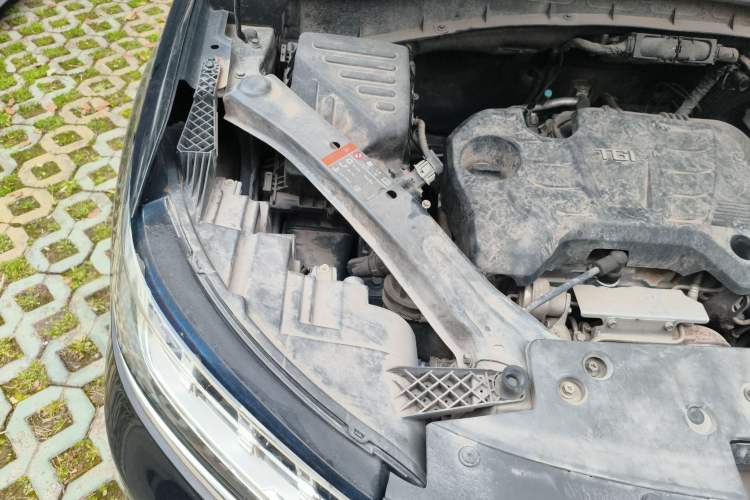 Used Roewe RX5 2019 20T Two-Wheel Drive Automatic 4G Connected Platinum Edition Engine Bay Right