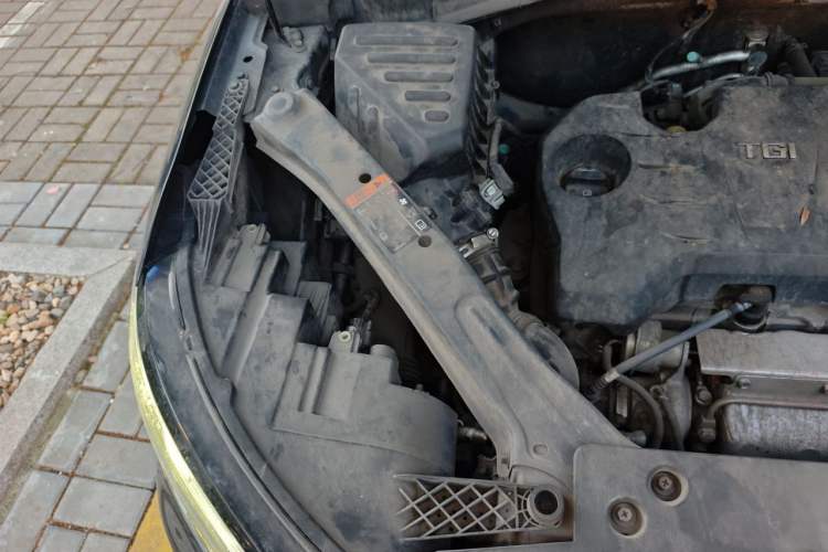 Used Roewe RX5 2019 20T Two-Wheel Drive Automatic Ali Smart Connectivity Platinum Edition Engine Bay Right