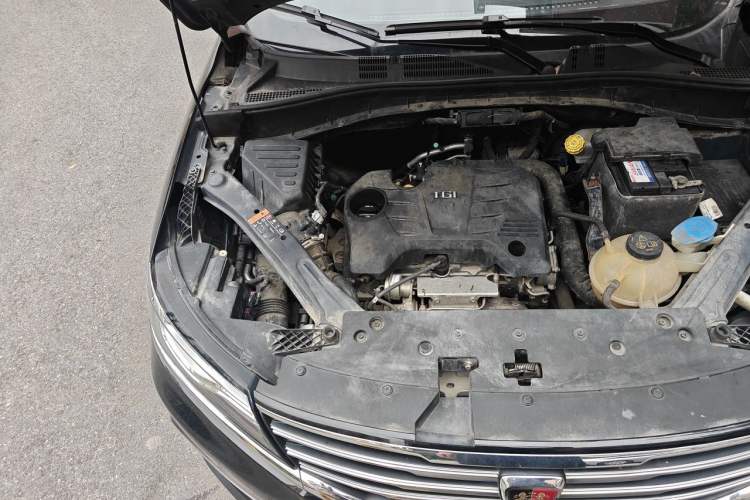 Used Roewe RX5 2019 20T Two-Wheel Drive Manual 4G Connect Platinum Edition Engine Bay Right