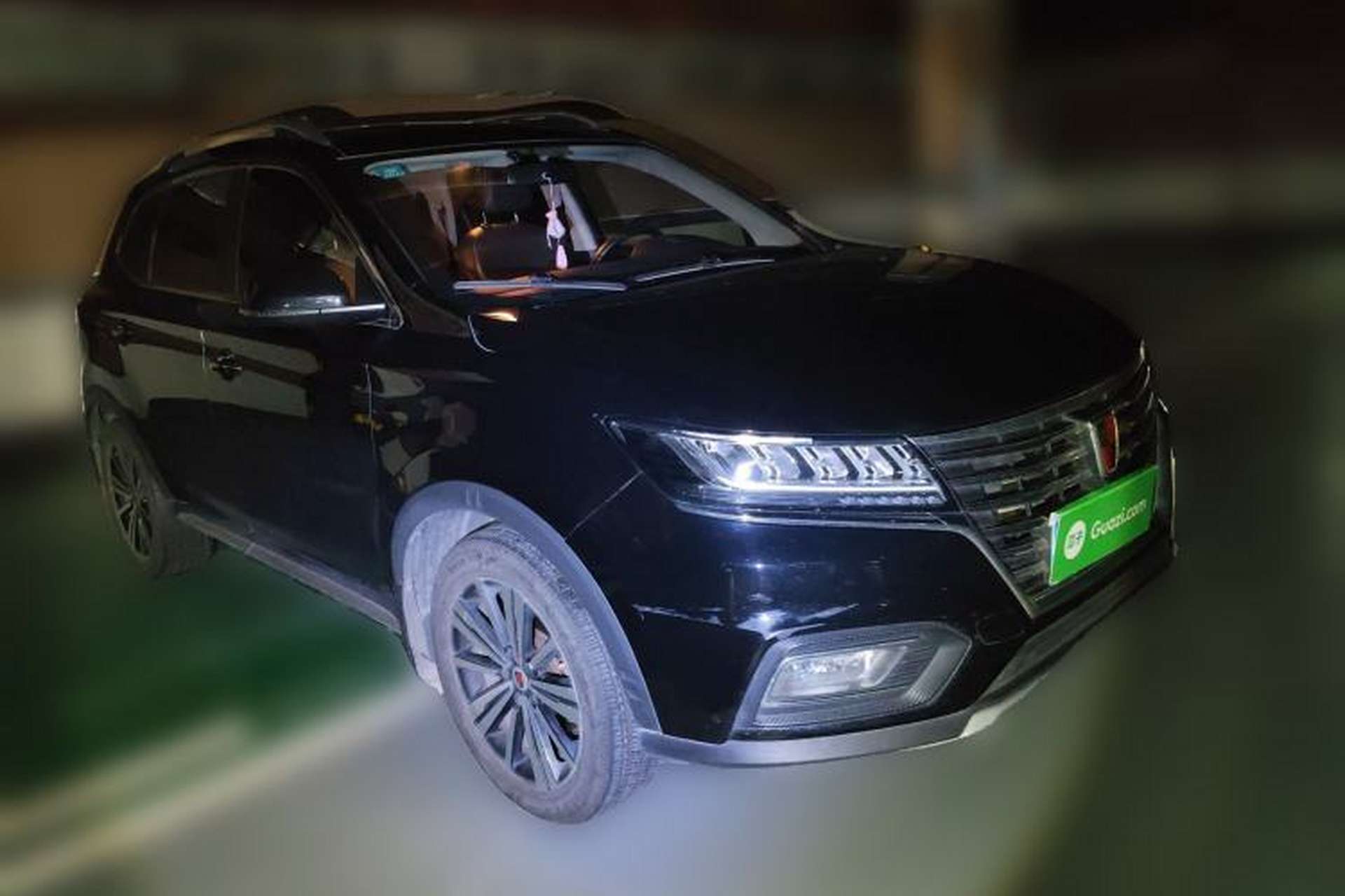 Used Roewe RX5 2019 20T Two-Wheel Drive Automatic 4G Connected Platinum Edition Front Right 45 Deg
