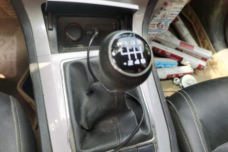 Used Roewe RX5 2019 20T Two-Wheel Drive Manual 4G Connect Platinum Edition Gear Lever