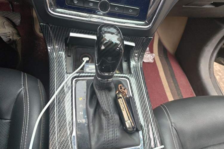 Used Roewe RX5 2019 20T Two-Wheel Drive Automatic Ali Smart Connectivity Platinum Edition Gear Lever