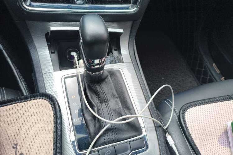 Used Roewe RX5 2019 20T Two-Wheel Drive Automatic 4G Connected Platinum Edition Gear Lever