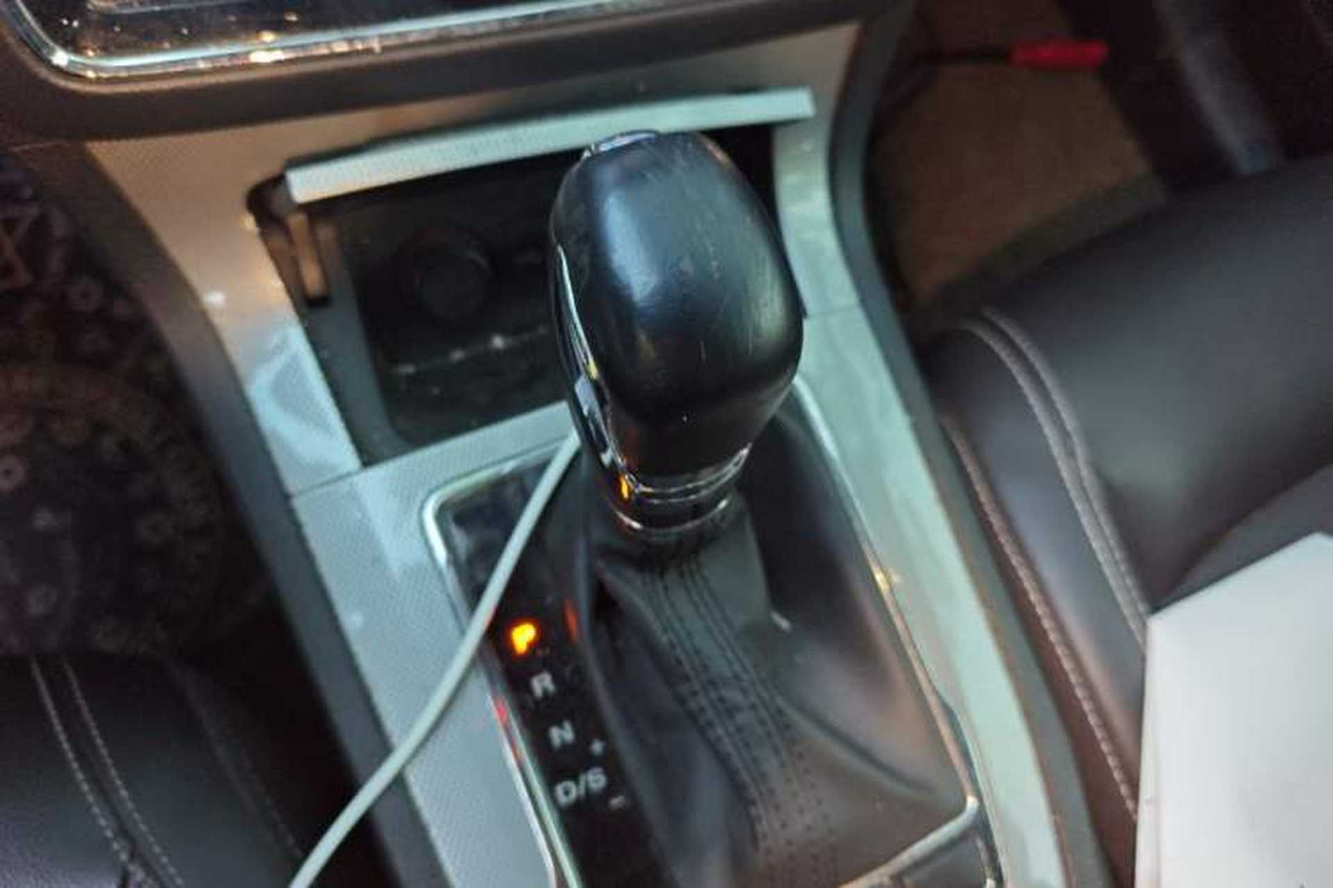 Used Roewe RX5 2019 20T Two-Wheel Drive Automatic Ali Smart Connectivity Platinum Edition Gear Lever