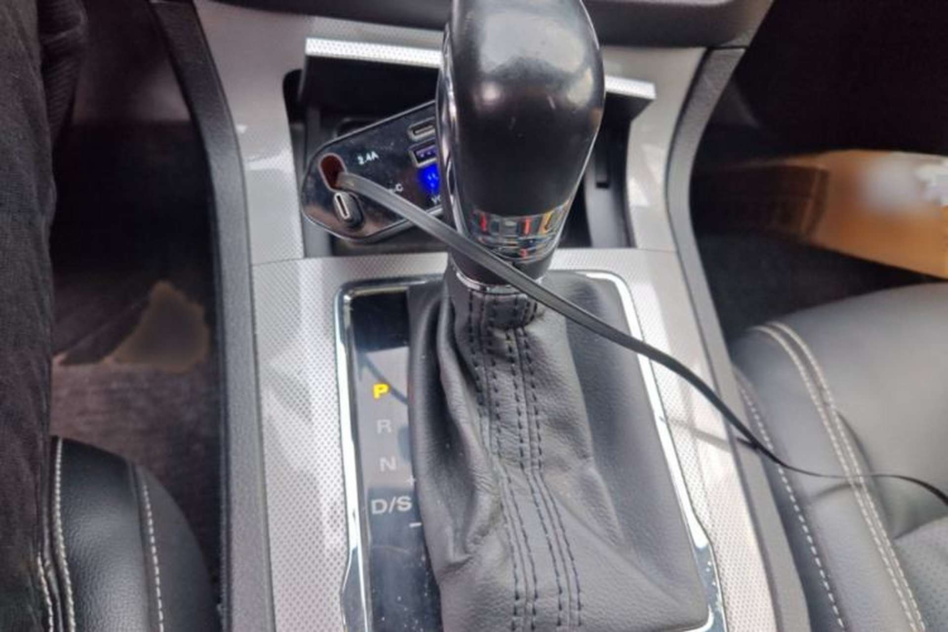 Used Roewe RX5 2019 20T Two-Wheel Drive Automatic 4G Connected Platinum Edition Gear Lever